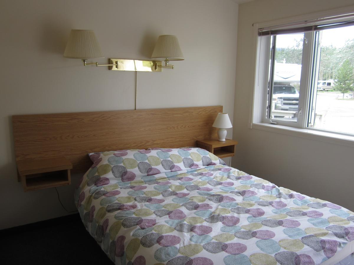 Johnson'S Crossing Lodge Johnsons Crossing 외부 사진