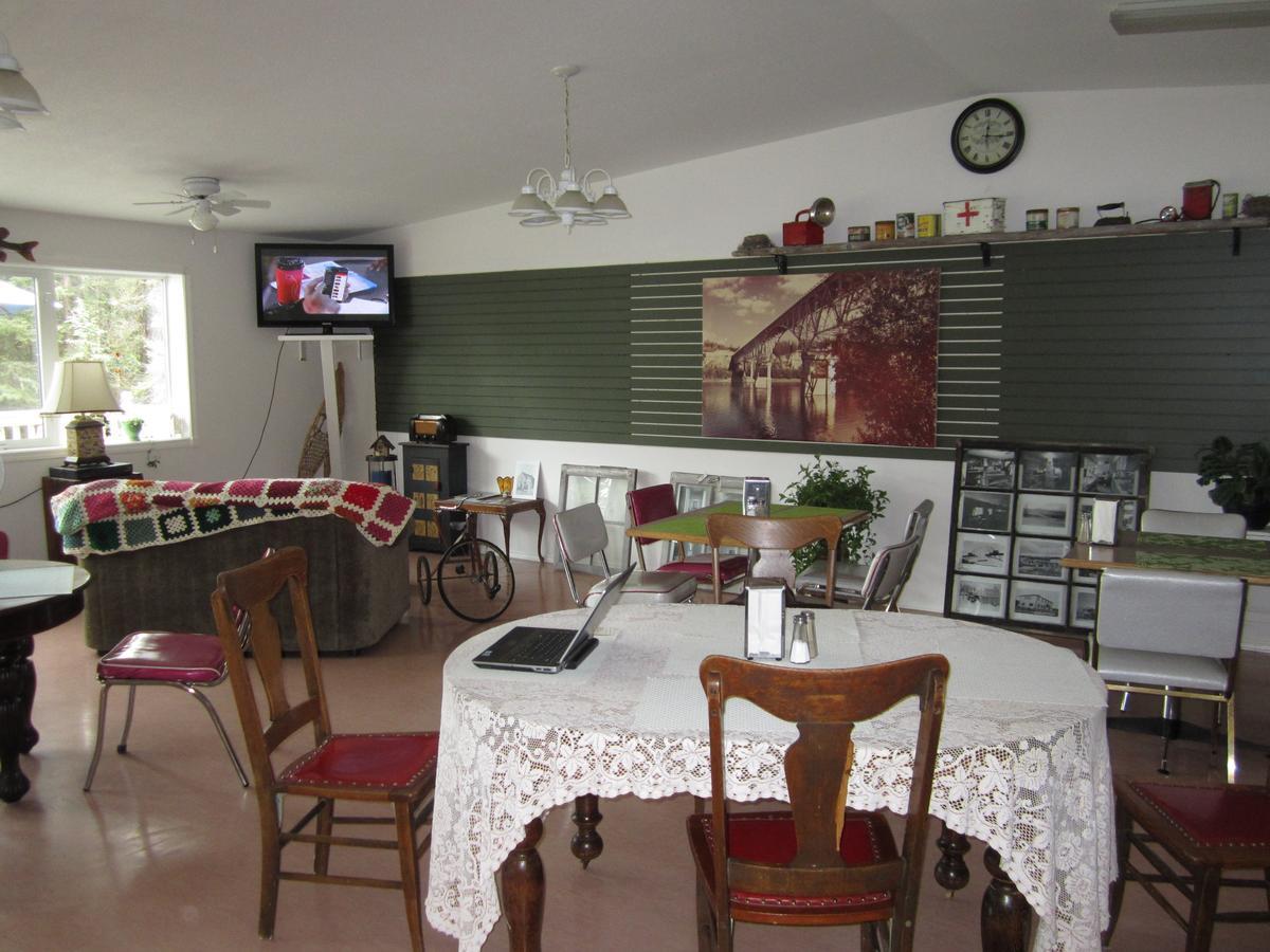 Johnson'S Crossing Lodge Johnsons Crossing 외부 사진